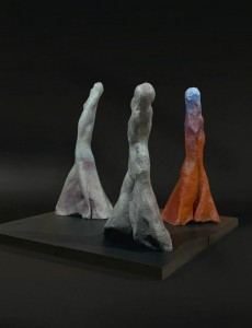 Macierzyństwo / Maternity 1974, gips patynowany / patinated plaster (trzy figury / three figures), każda ca / each c. 150×70×70 cm