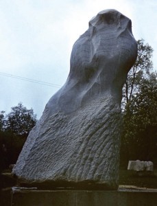 Postać kamiennna I / Stone Form I 1976, marmur / marble 202×110×70 cm
